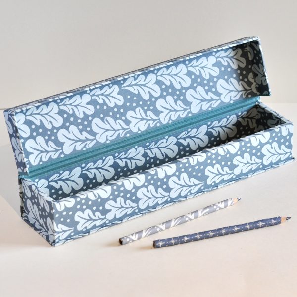 Cambridge Imprint Pen Box in Quercus Patterned Paper