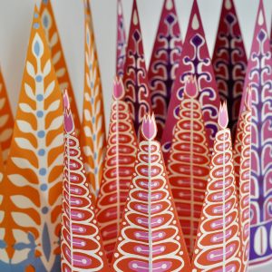 Cambridge Imprint Patterned Paper Crowns