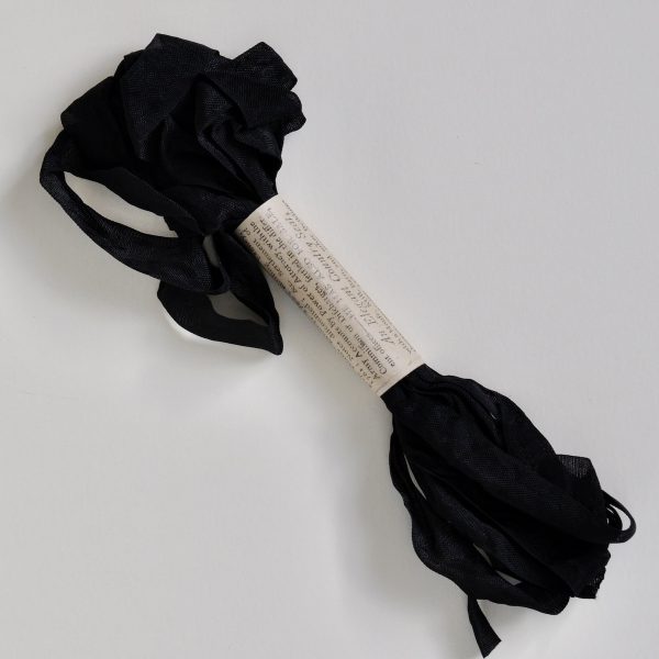 Vintage-style Ribbon Pitch Black